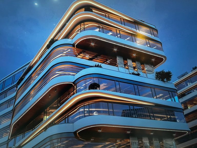 فرصة استثمارية مميزة لمقر طبي بمواصفات عالية وتشطيب كامل – كور ذا بيزنس